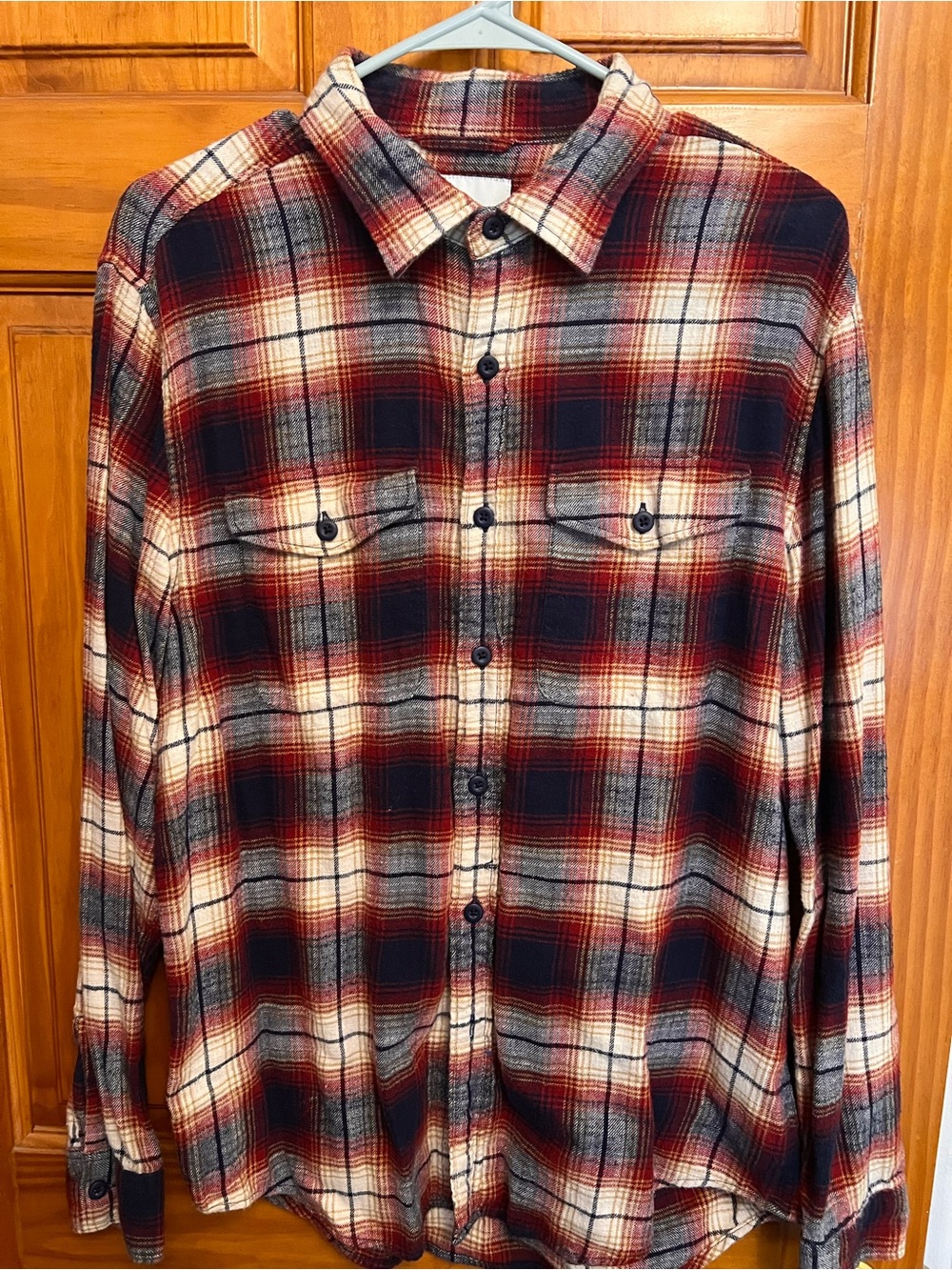 American Eagle Men's Red and Navy Plaid Button-Up Shirt